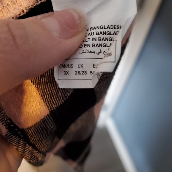 Penningtons Plaid Button Up - Picture 3 of 4